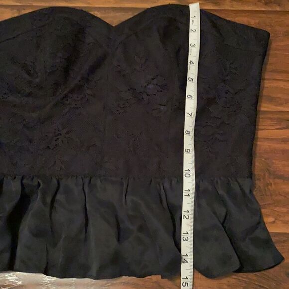 Bebe Black Lace Peplum Strapless Top Feminine Event Party Club Vegas NEW - Picture 7 of 11